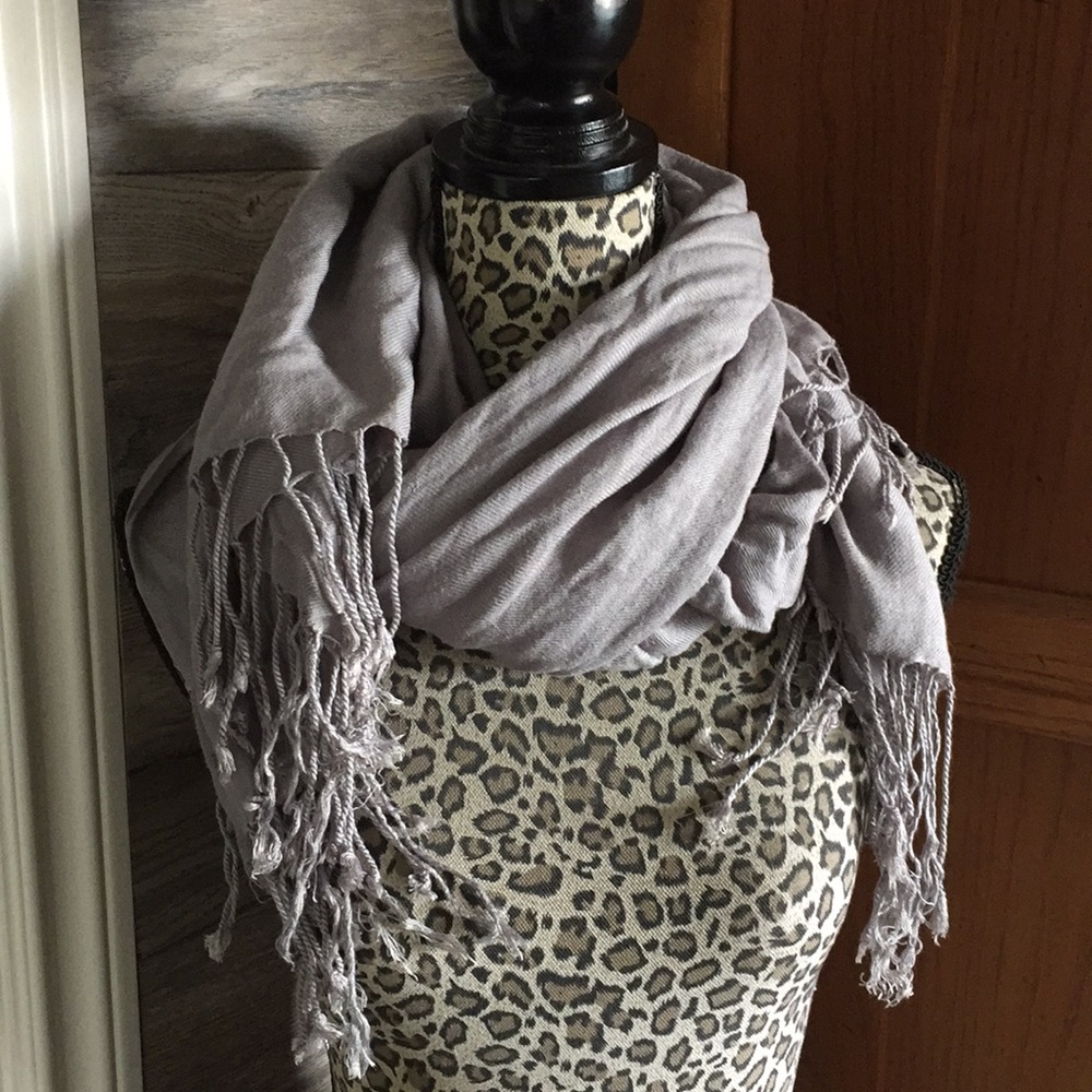 Scarf or wrap - Picture 3 of 5